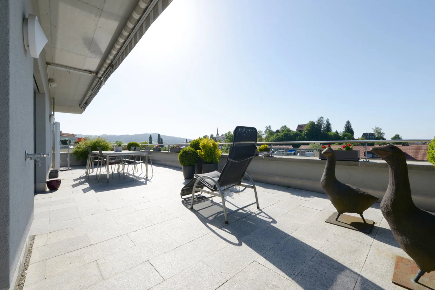 Appartement attique de rêve de 4 1/2 pièces avec ascenseur, terrasses et vue