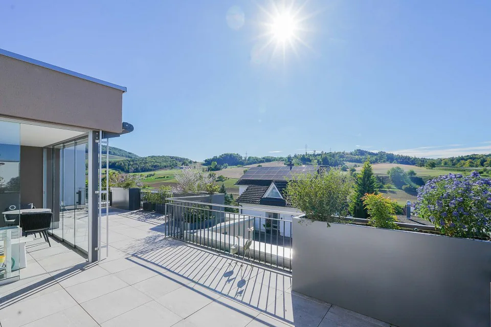 Beautiful living! Air-conditioned 5.5-room terrace apartment
