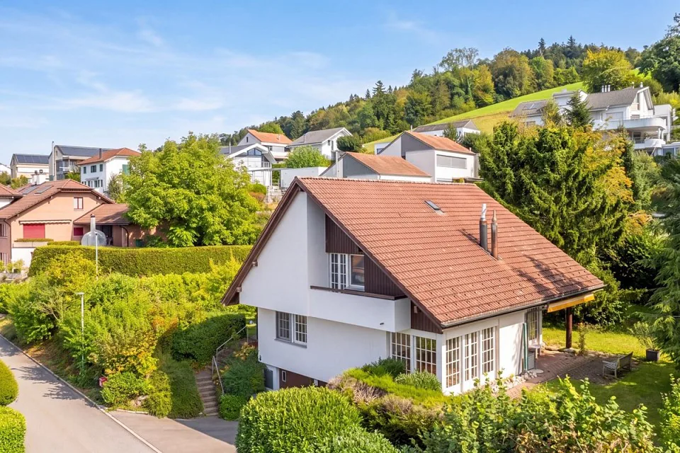 Well-maintained single-family house on a 1,008 m² plot with exceptional development potential