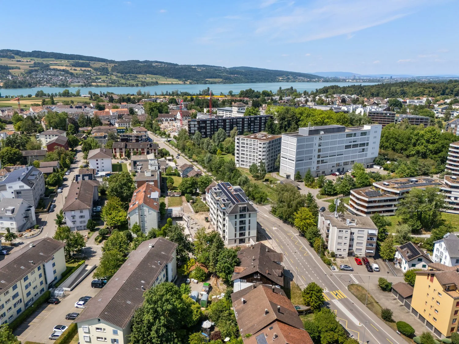 Neubau: Grosse, stilvolle 4.5-Zimmer-Wohnung mit Balkon und Loggia