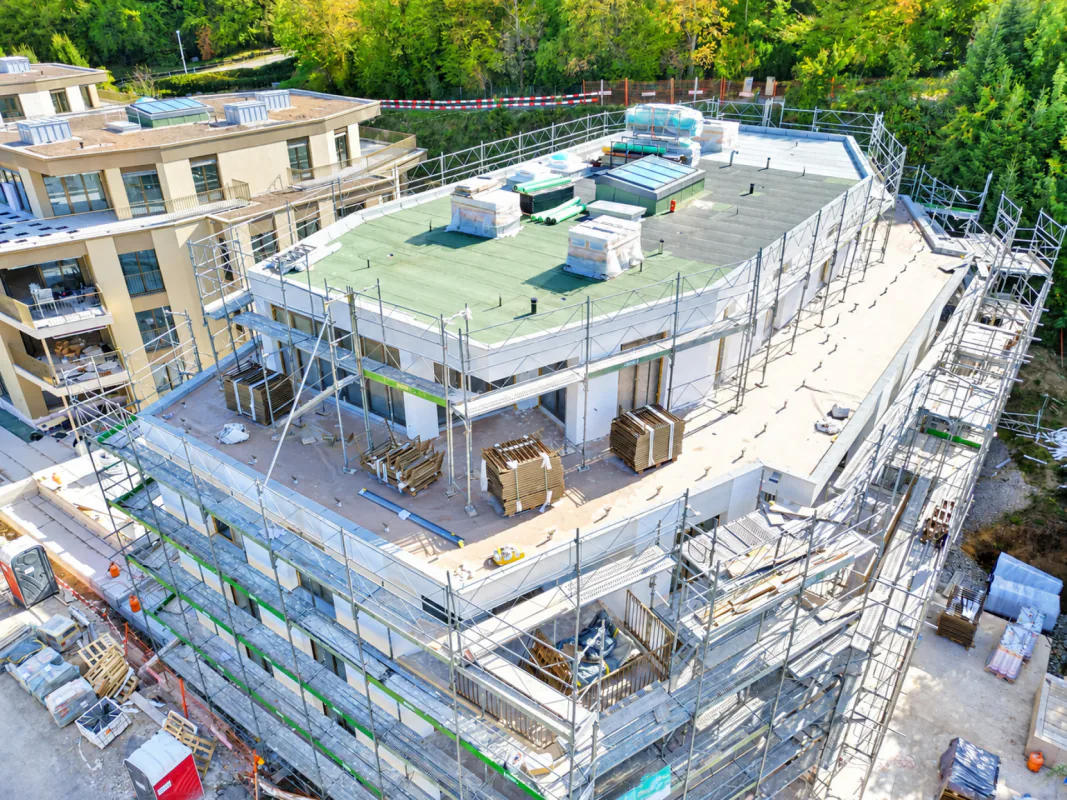 Exclusive new attic apartment with a far-reaching view including two parking spaces