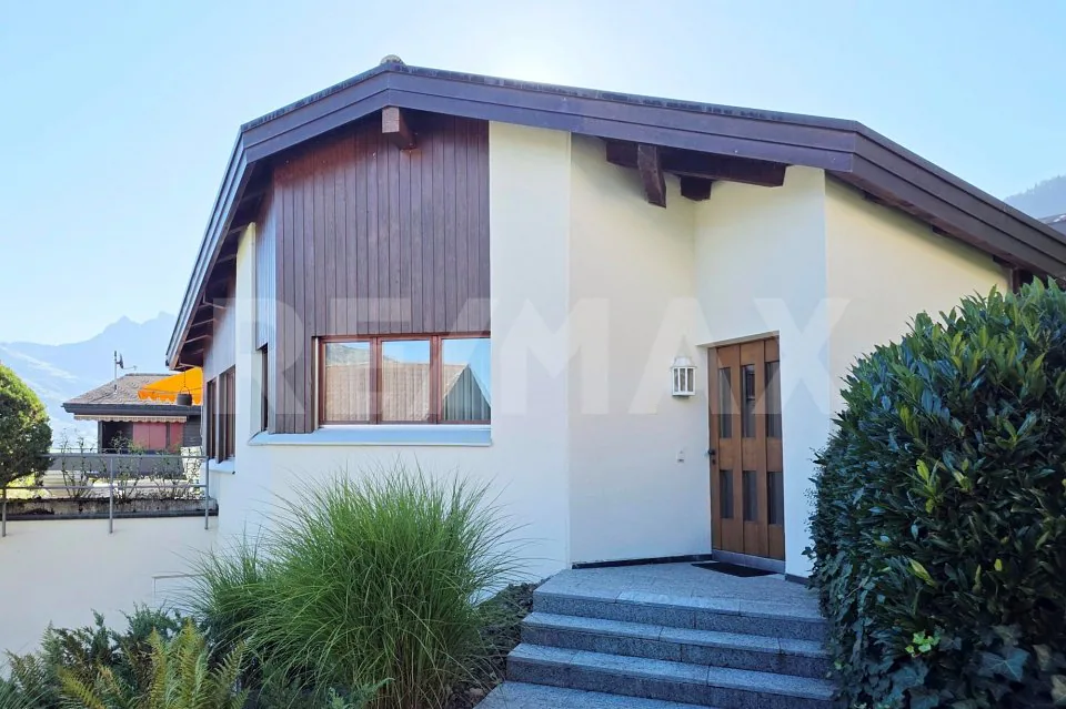 Habiter avec une vue panoramique, maison individuelle de 4,5 pièces bien entretenue avec vue sur le lac et grand jardin, Lauerz SZ