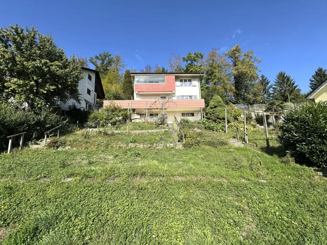 Living on the south slope in Umiken - with a garden paradise!