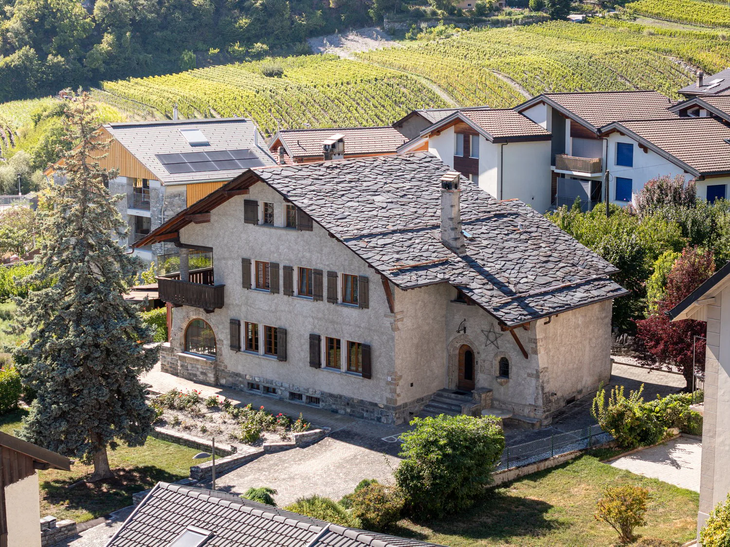 Haus mit Charakter und 2 Wohnungen sowie großem Grundstück in Chamoson