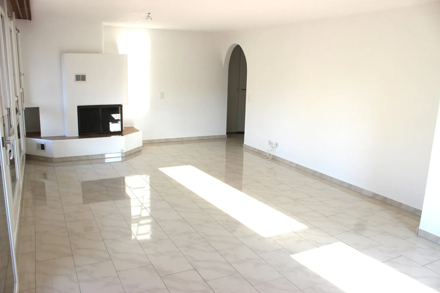 Appartement de 4,5 pièces rénové avec balcon inclus PP AEH