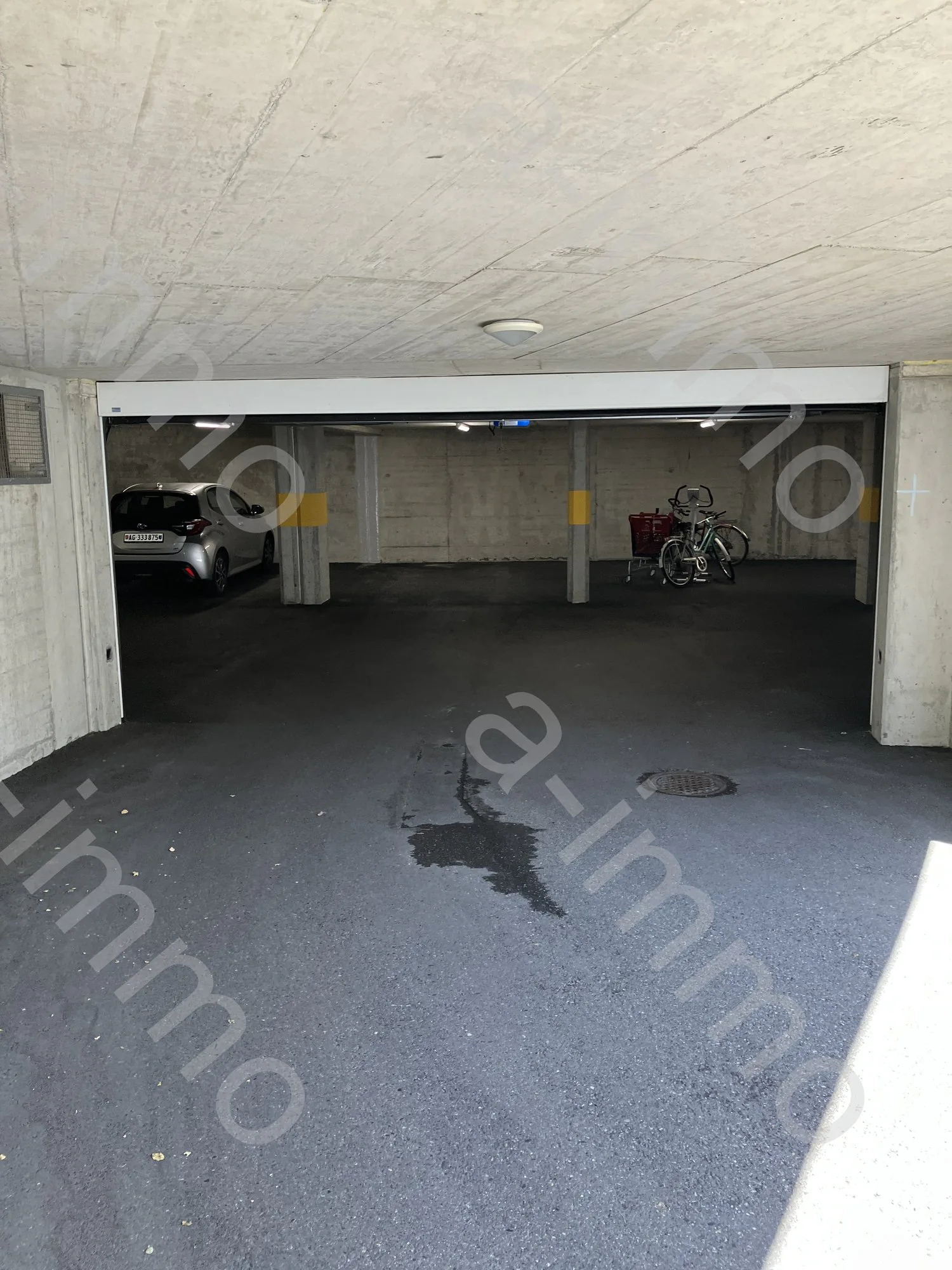 grosser Tiefgaragenparkplatz in Reinach zu verkaufen