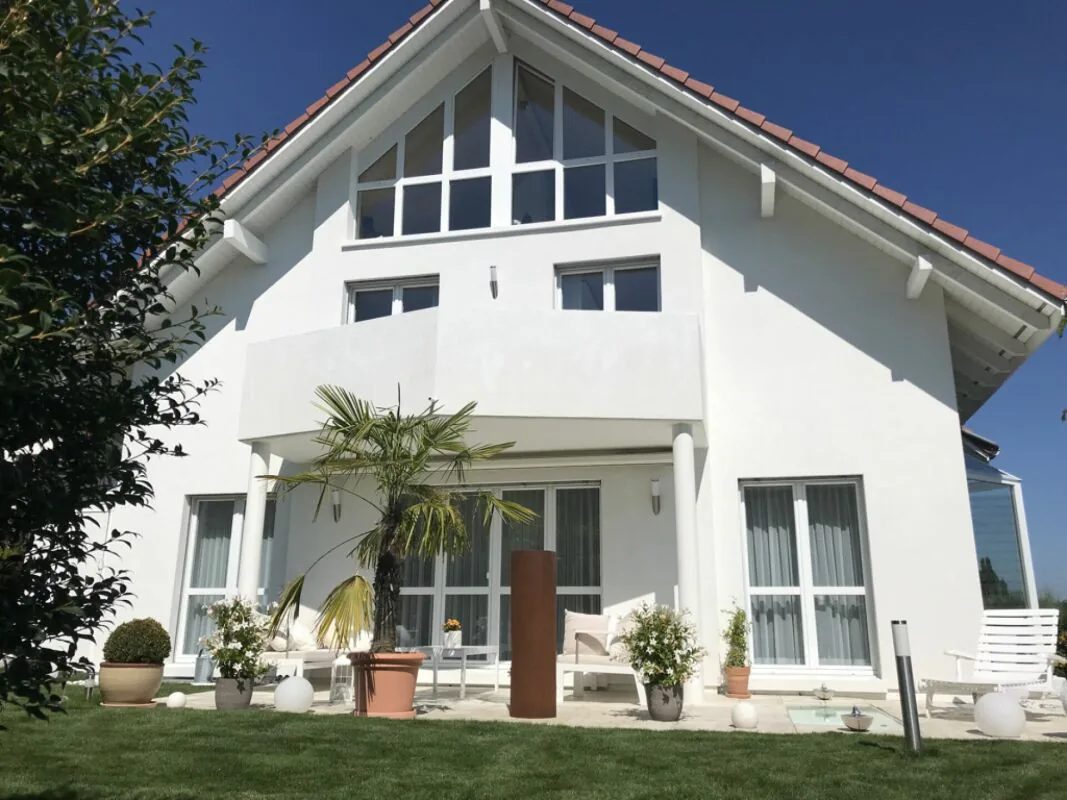 Maison unifamiliale moderne avec une vue de rêve