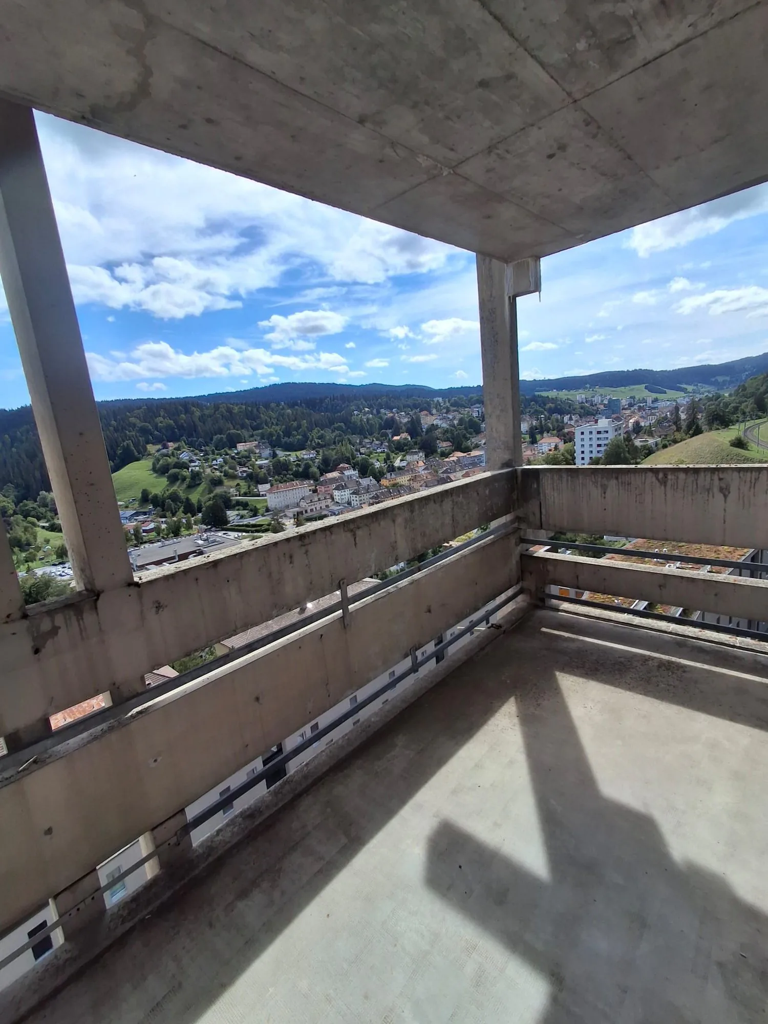 Helles 3.5-Zimmer-Wohnung mit Balkon in Le Locle