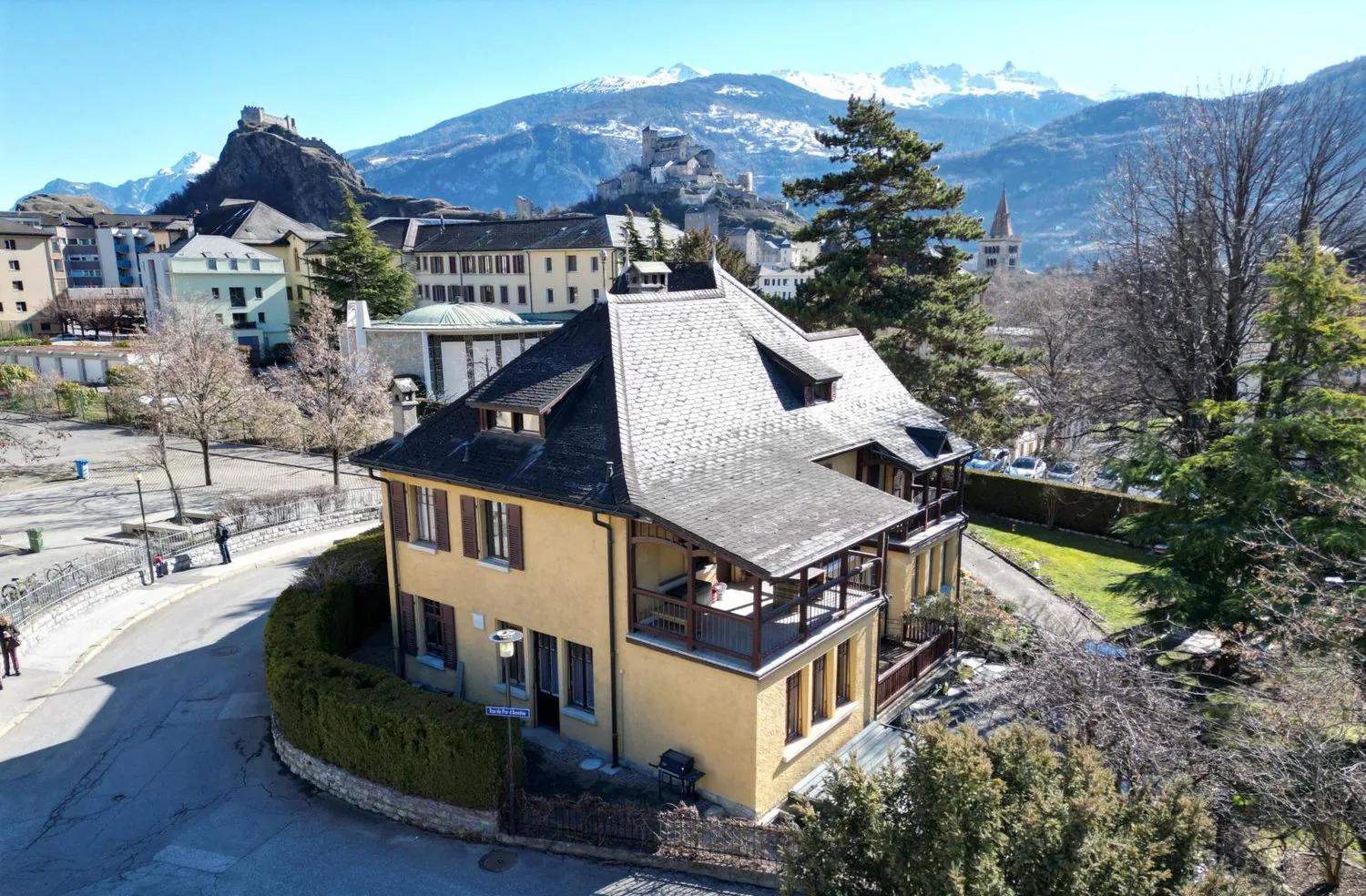 Villa padronale con 8,5 locali e 712m2 nel cuore di Sion