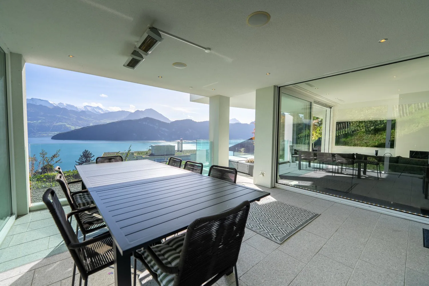Appartement moderne 3.5 (4.5) pièces avec 140 m² d'espace de vie, 60 m² de terrasse