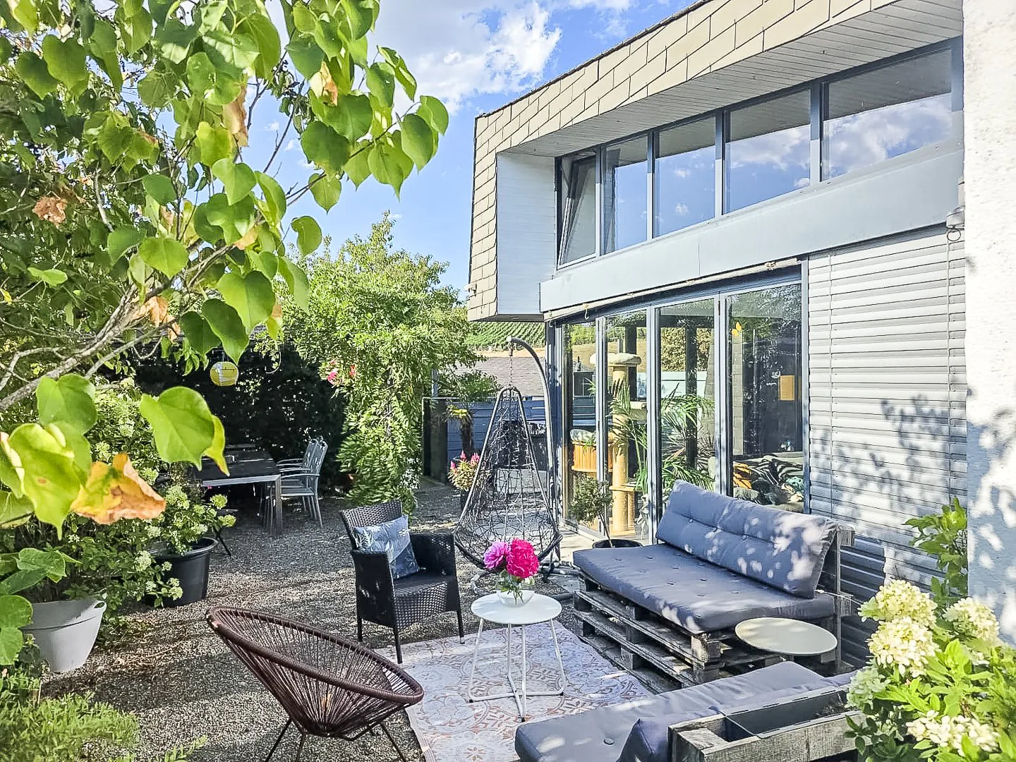 EFH mit separatem Eingang im Gartengeschoss (ideal für Praxis, Büro etc.) und Hobbyraum