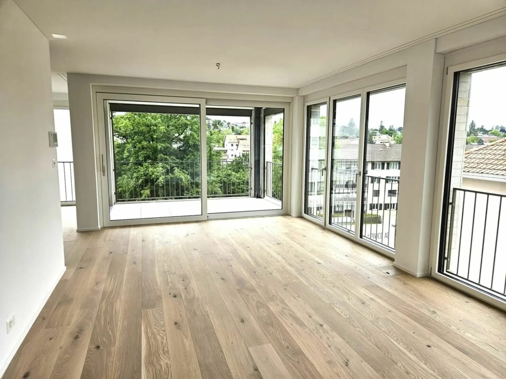 APPARTEMENT DE LUXE 2,5 PIÈCES AU 3ÈME ÉTAGE AVEC 2 LOGGIAS À BINNINGEN