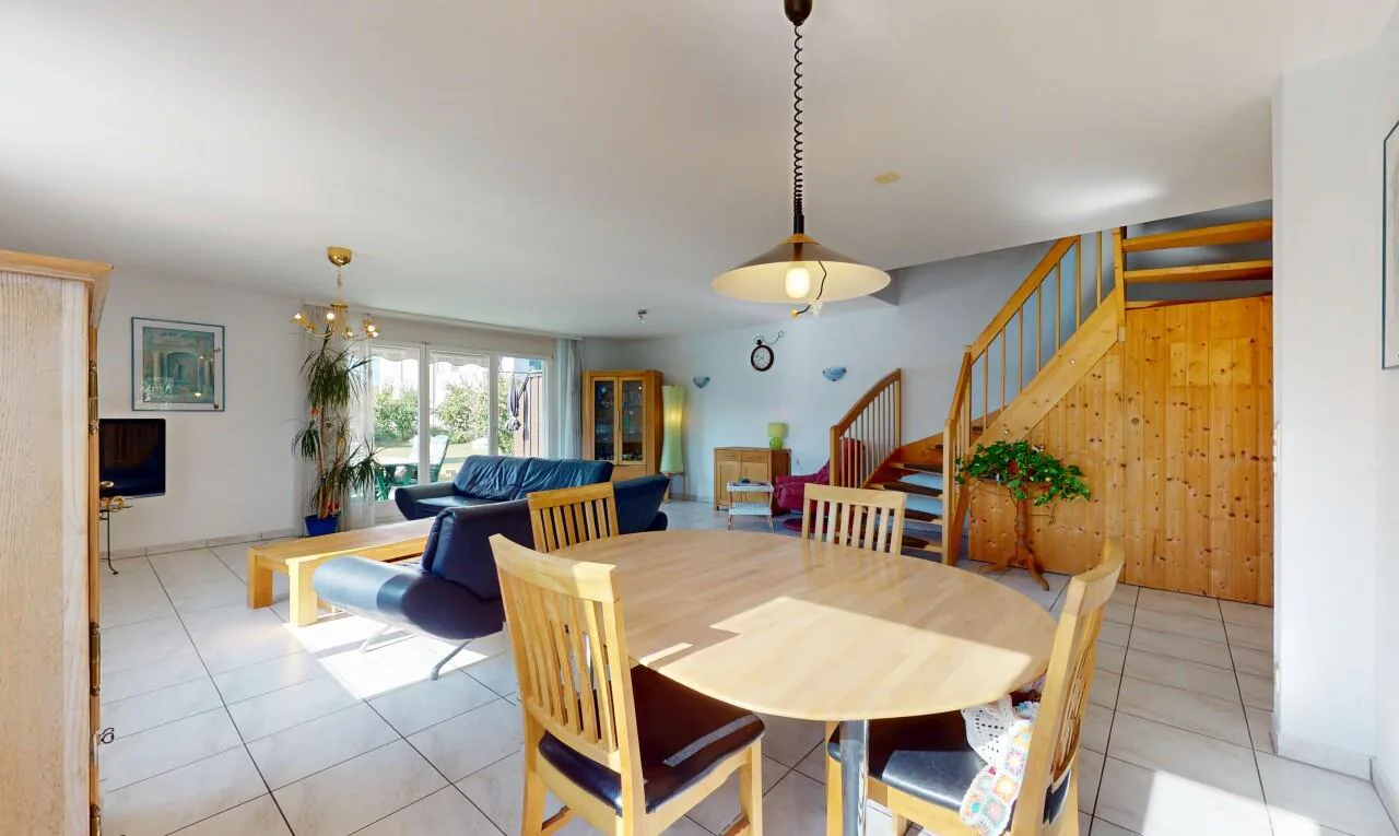 Confort, lumière et jardin privé ? superbe duplex à Morat