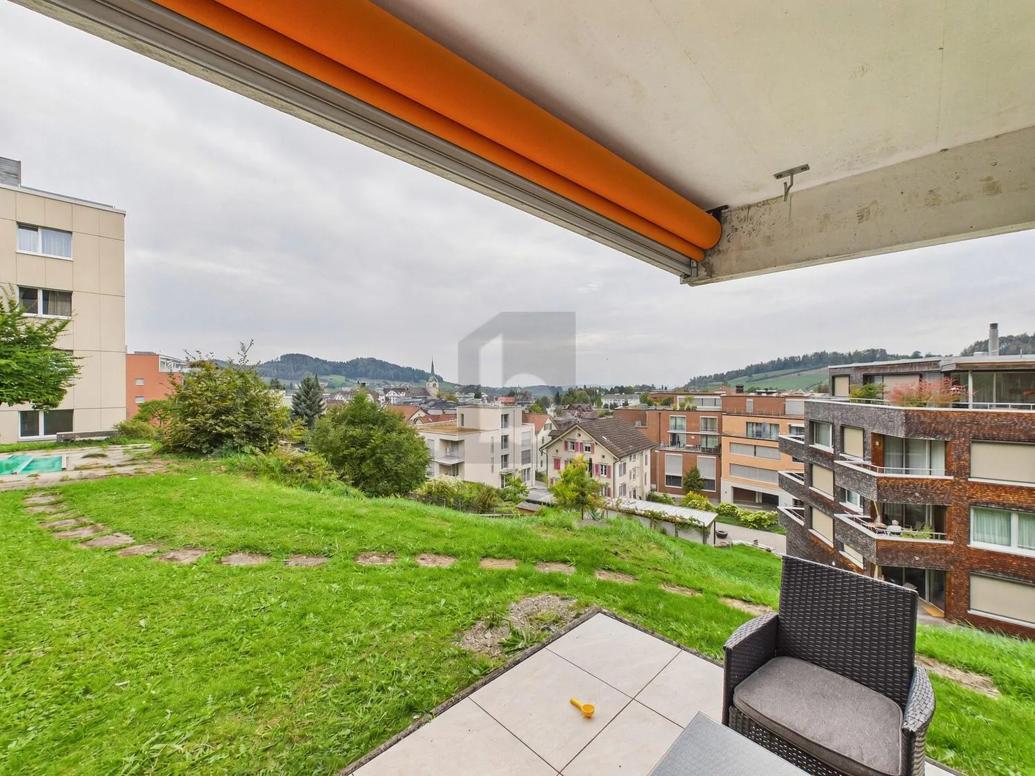 JOYAU DE PANORAMA AVEC ESPACE DE SIEGE JARDIN