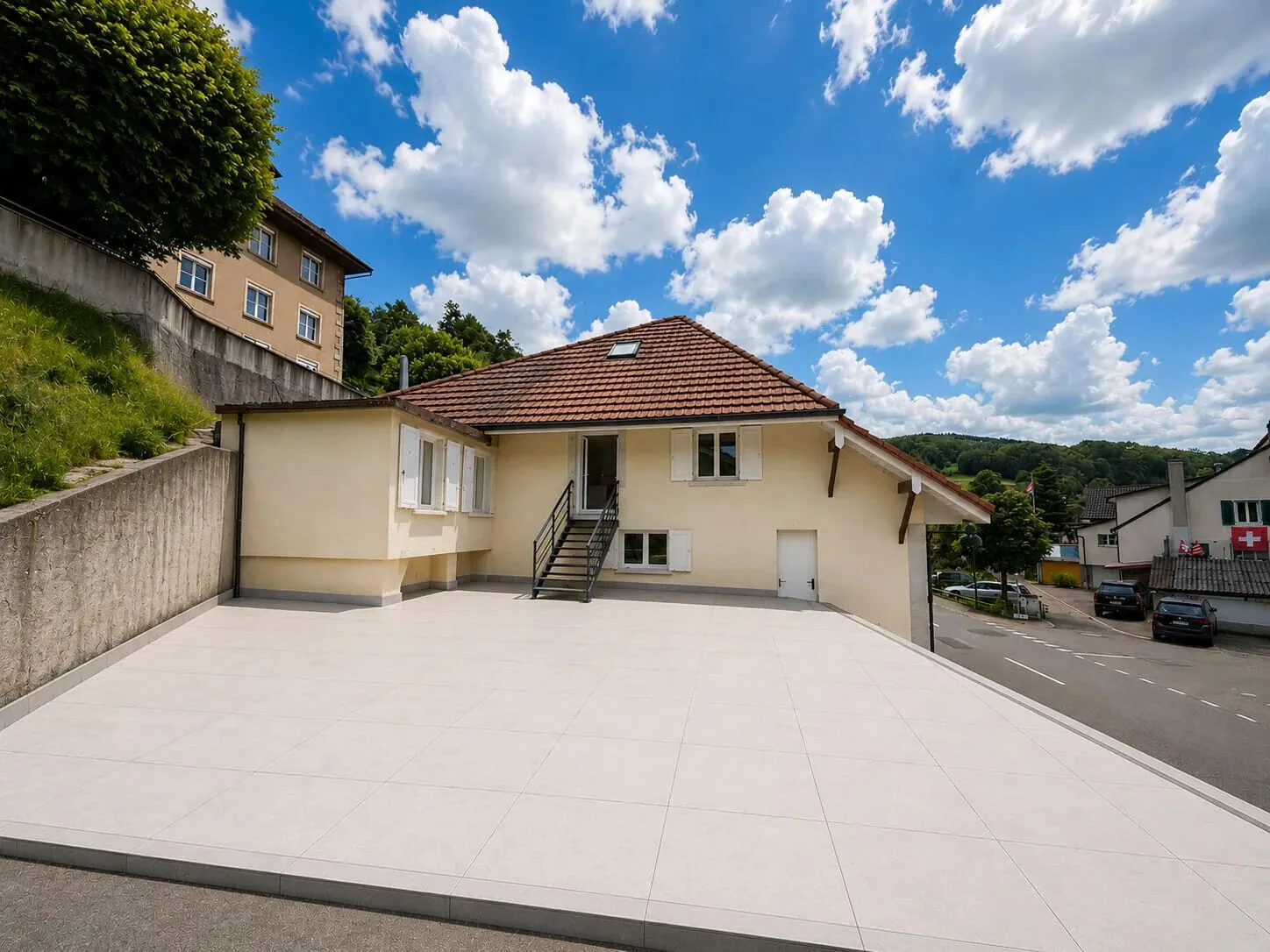 Maisonette de 3,5 pièces rénovée avec balcon de 35 m² à Seewen à louer