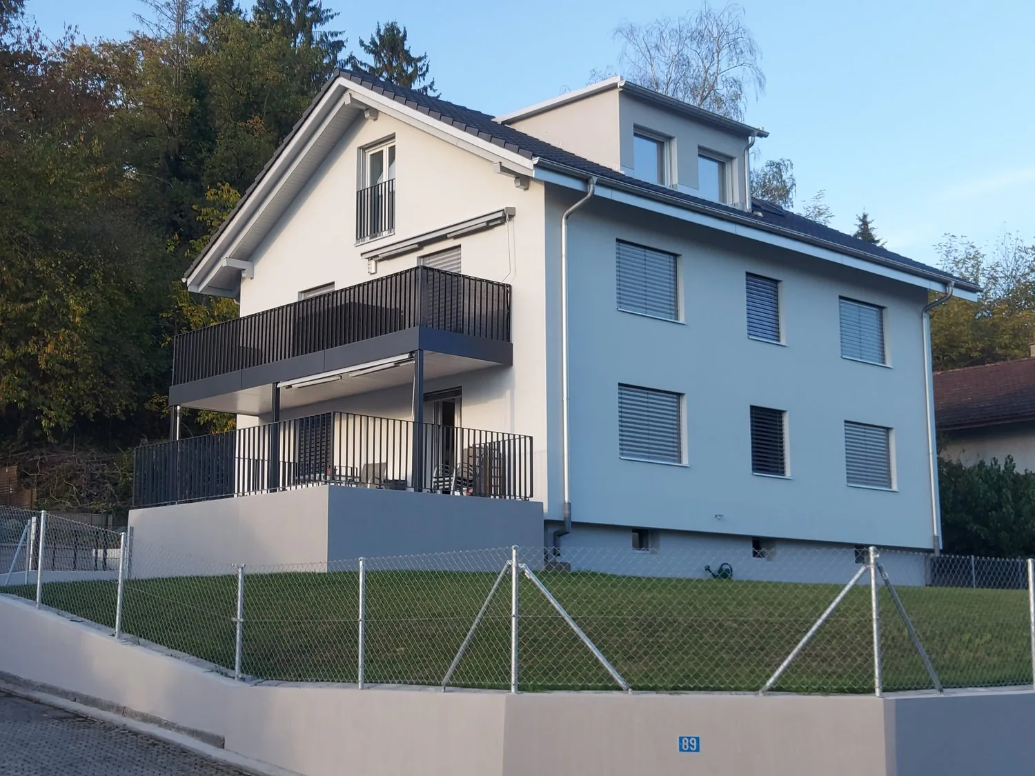 Exklusive teilmöblierte 2.5-Zimmer-Dachwohnung mit hohem Ausbaustandard in Kerzers